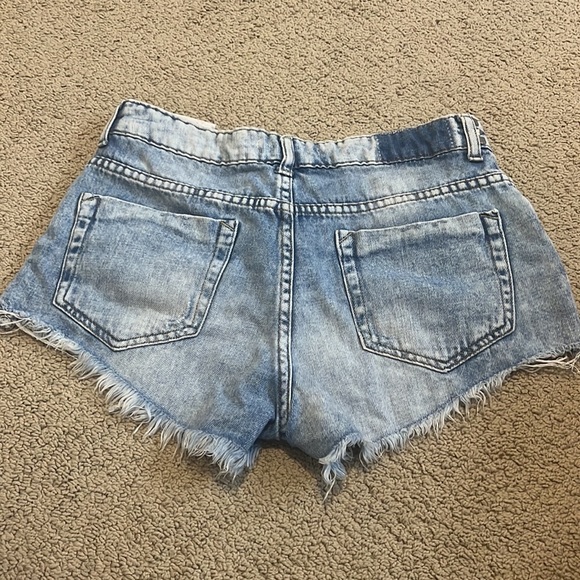 Zara distressed mini denim shorts - Picture 6 of 6